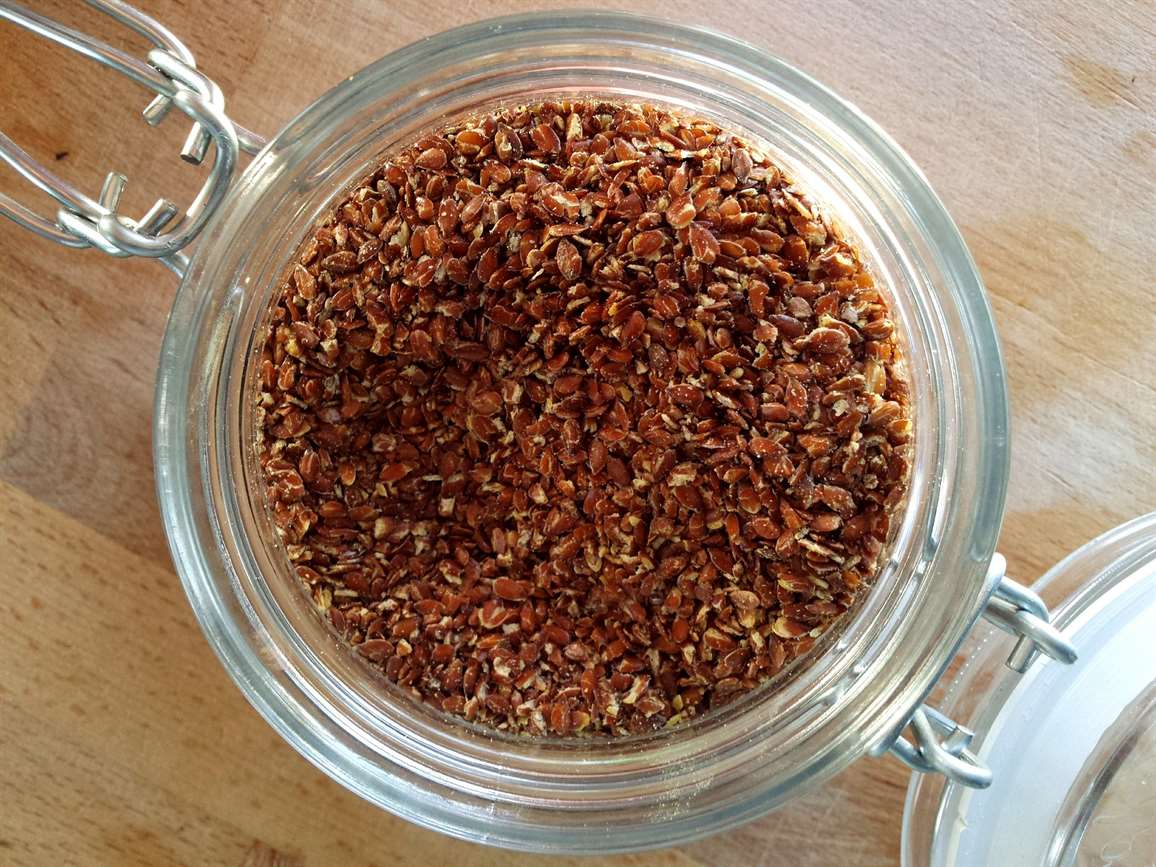 health%20benefits%20of%20flaxseed%20include%20reduced%20cholesterol%20levels.jpg