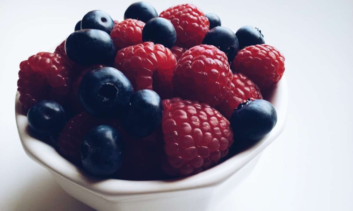 a%20bowl%20of%20berries%20to%20eat%20at%20night.jpg